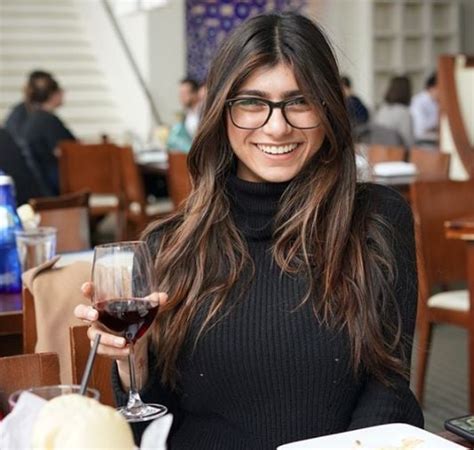 Mia Khalifa Biography, Age, Family, Height, Husband ...